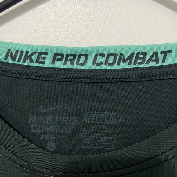 Nike Pro Combat Fitted Tee - Picture 2 of 3